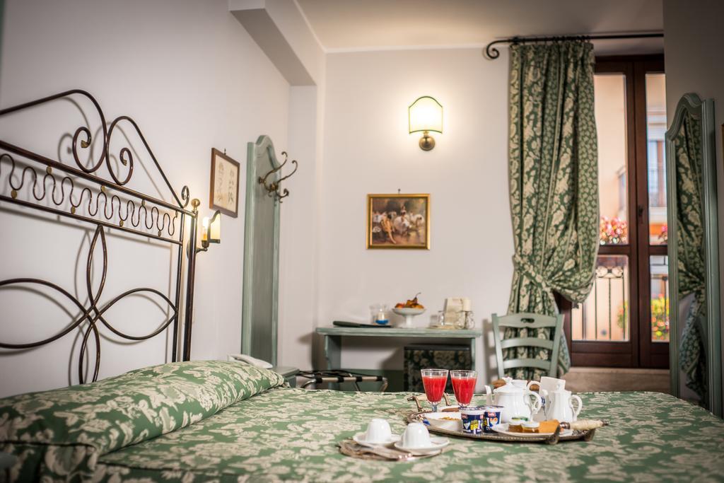Hotel Il Tiglio (Adults Only) カステル・ディ・サングロ エクステリア 写真