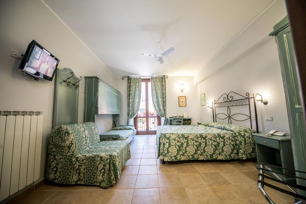 Hotel Il Tiglio (Adults Only) カステル・ディ・サングロ エクステリア 写真